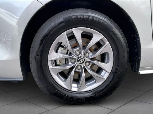 Certified 2024 Toyota Sienna XLE image 11