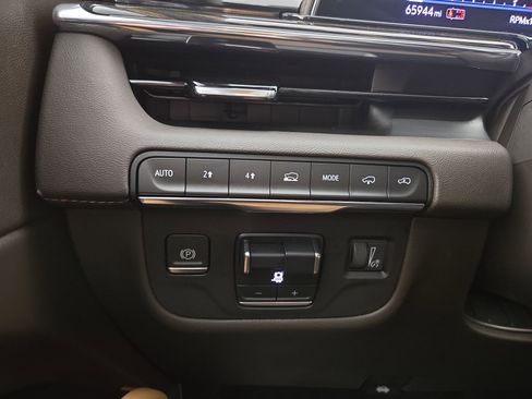 Certified 2022 Cadillac Escalade Sport w/ Touring Package image 30