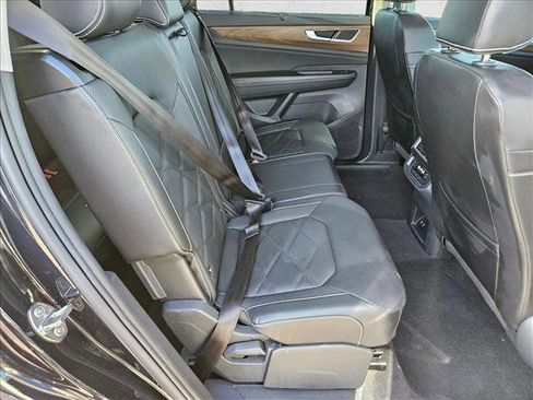 Used 2025 Volkswagen Atlas SE image 19