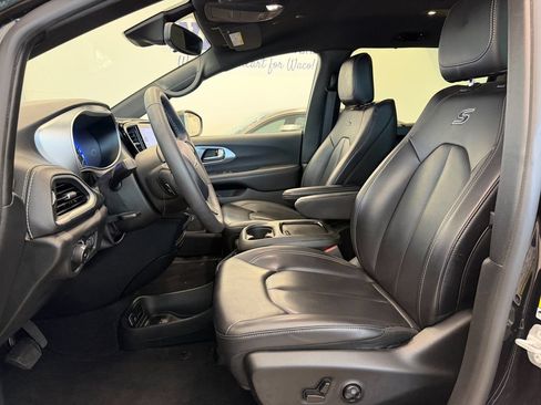 Used 2023 Chrysler Pacifica Touring-L w/ S Appearance Package AWD/4WD image 10