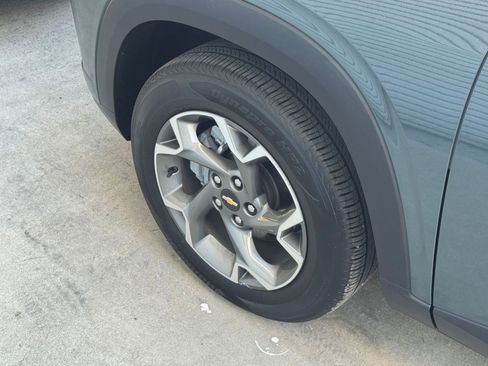 Used 2025 Chevrolet Trax LT image 30