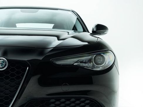 Used 2018 Alfa Romeo Giulia AWD image 7