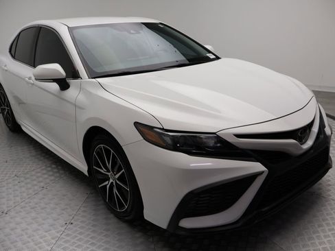 Used 2023 Toyota Camry SE image 6