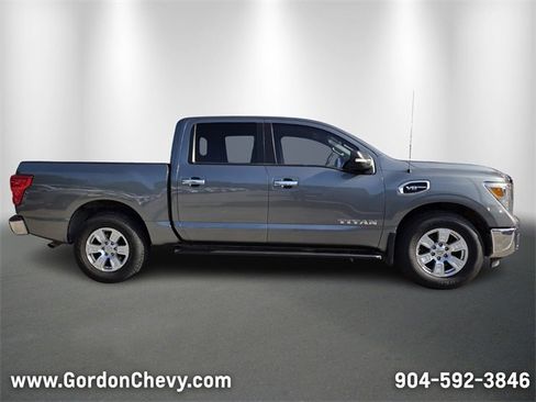 Used 2017 Nissan Titan SV image 7