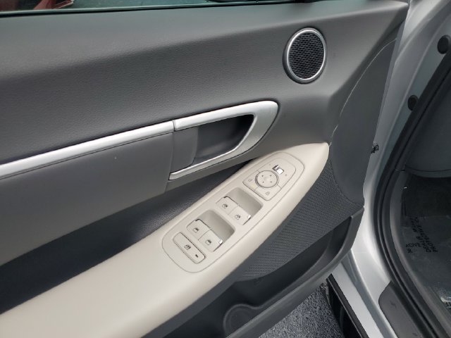 Used 2024 Hyundai Sonata SEL FWD image 9