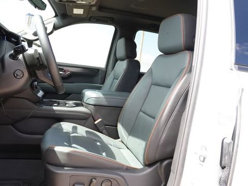 Used 2025 GMC Yukon XL AT4 w/ AT4 Premium Package AWD/4WD image 18