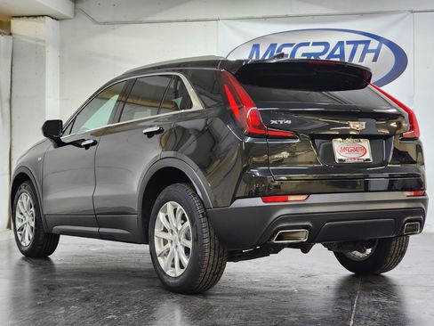 Used 2023 Cadillac XT4 Luxury w/ Cold Weather Package image 9