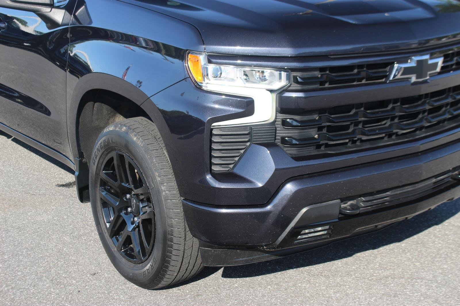 Used 2023 Chevrolet Silverado 1500 RST w/ LPO, Dark Essentials Package AWD/4WD image 9