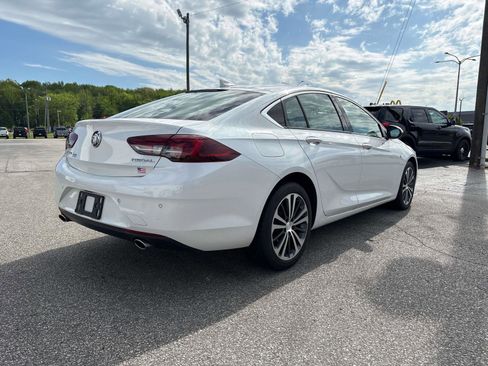 Used 2018 Buick Regal Essence w/ Driver Confidence Package #1 FWD image 4