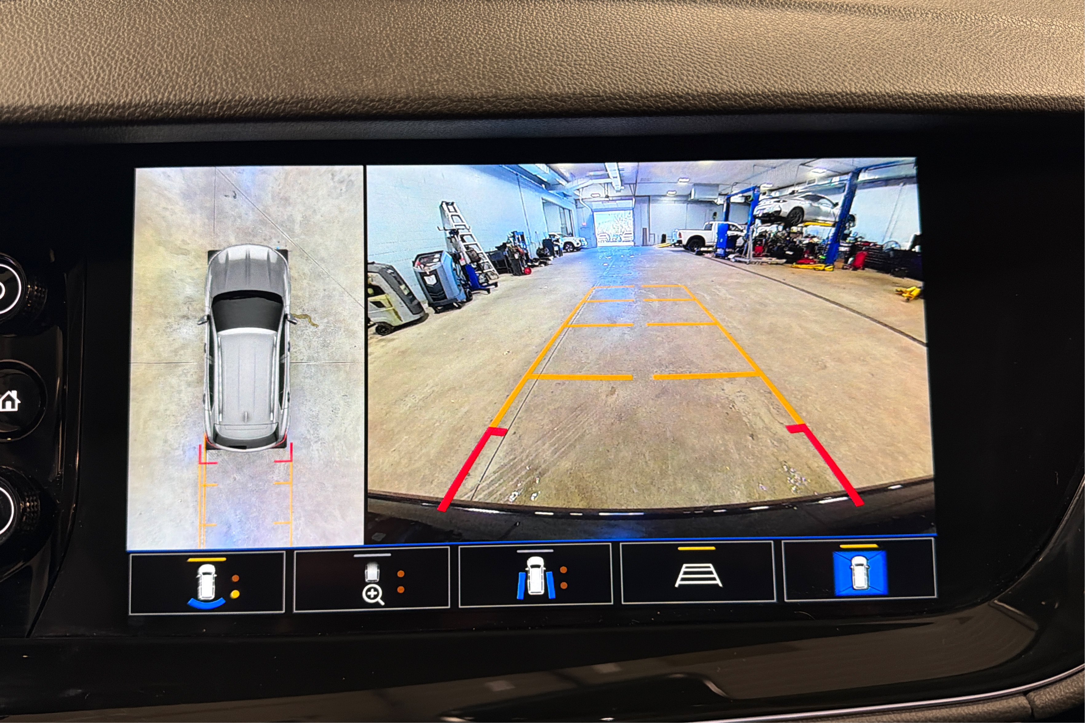 Used 2023 Buick Envision Avenir AWD/4WD image 31
