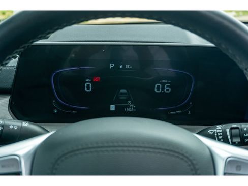 Used 2025 Kia Telluride AWD image 23