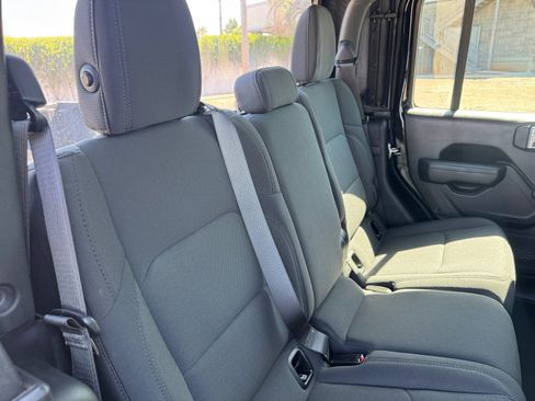 Certified 2023 Jeep Gladiator Sport w/ Trailer Tow Package AWD/4WD image 18