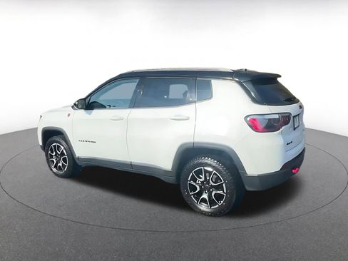 Used 2025 Jeep Compass Trailhawk image 9