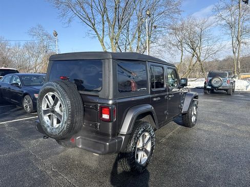 Used 2019 Jeep Wrangler Unlimited Sahara image 8