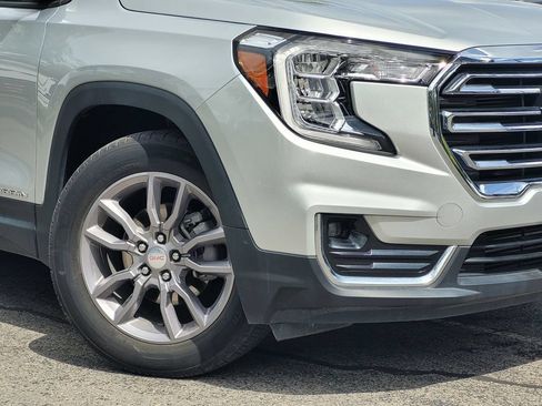 Used 2022 GMC Terrain SLT w/ Infotainment Package II AWD/4WD image 4