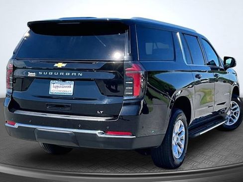 Used 2025 Chevrolet Suburban LT AWD/4WD image 5