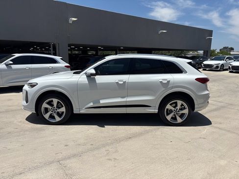 Certified 2025 Audi Q5 Premium AWD/4WD image 9
