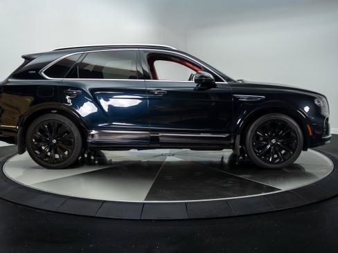 Used 2021 Bentley Bentayga w/ First Edition Specification AWD/4WD image 11