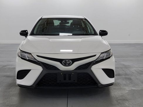 Used 2020 Toyota Camry SE FWD image 3
