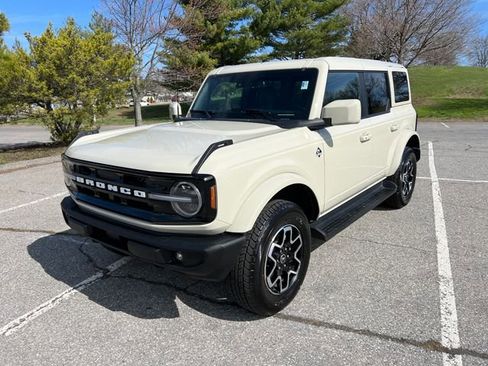Used 2025 Ford Bronco Outer Banks AWD/4WD image 5