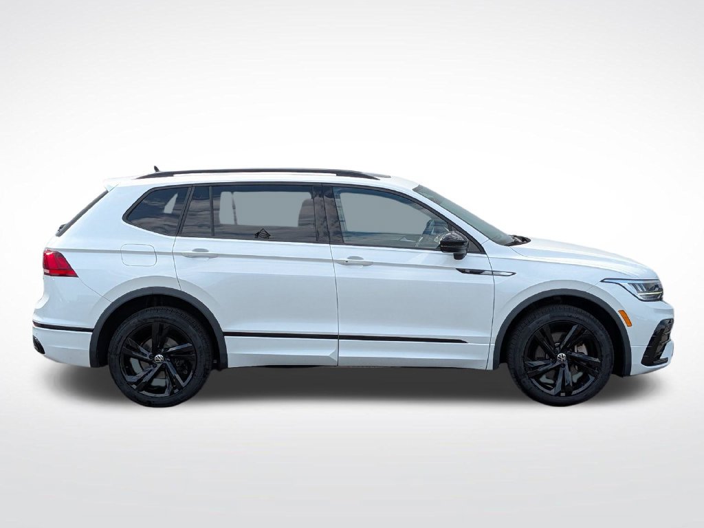 Used 2023 Volkswagen Tiguan SE R-Line AWD/4WD image 2
