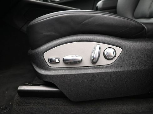 New 2025 Porsche Macan image 12