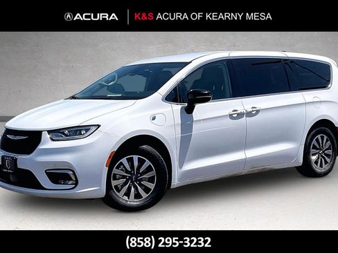 Used 2024 Chrysler Pacifica Limited FWD image 1