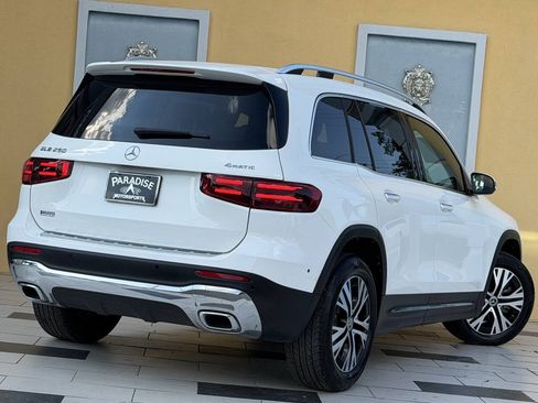Used 2025 Mercedes-Benz GLB 250 4MATIC w/ Exclusive Package image 4