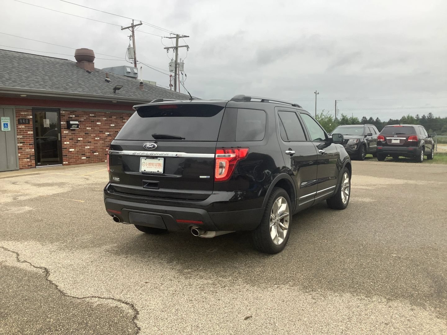 Used 2015 Ford Explorer XLT w/ Equipment Group 202A AWD/4WD image 9