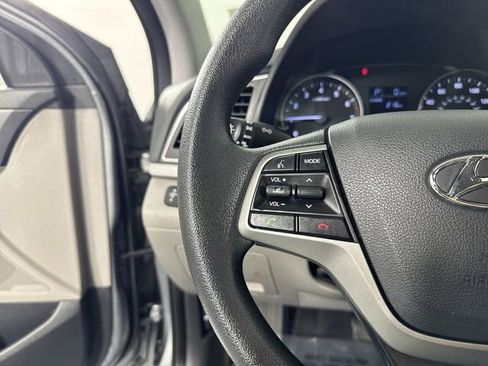 Used 2017 Hyundai Elantra SE image 12