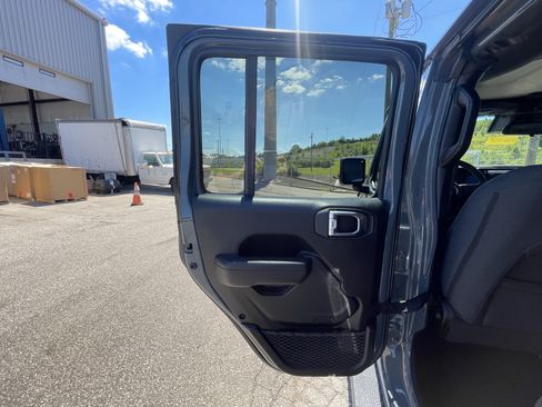 Used 2024 Jeep Wrangler Unlimited Sport AWD/4WD image 28
