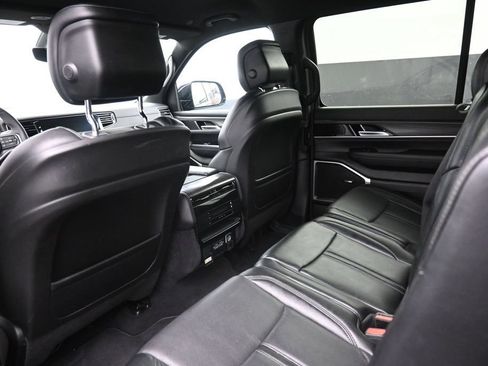 Used 2024 Jeep Wagoneer L Series II w/ Flexible Seating Group RWD image 25