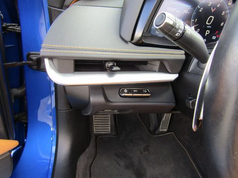 Used 2023 Chevrolet Corvette Stingray Preferred Conv w/ Z51 Performance Package RWD image 15