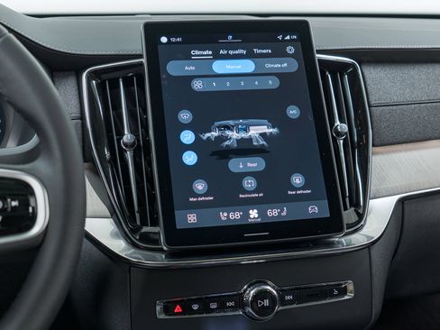 New 2026 Volvo XC90 B5 Ultra w/ Protection Package image 19