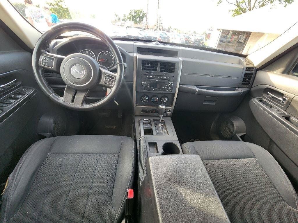 Used 2011 Jeep Liberty Sport AWD/4WD image 13