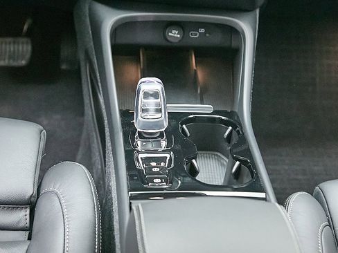 Used 2023 Volvo XC40 B5 Plus w/ Driver Assist Package image 31