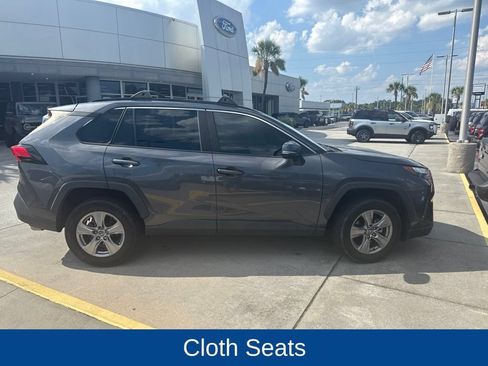 Used 2022 Toyota RAV4 XLE w/ Convenience Package FWD image 2