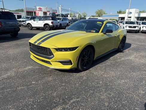 Used 2025 Ford Mustang Coupe RWD image 7