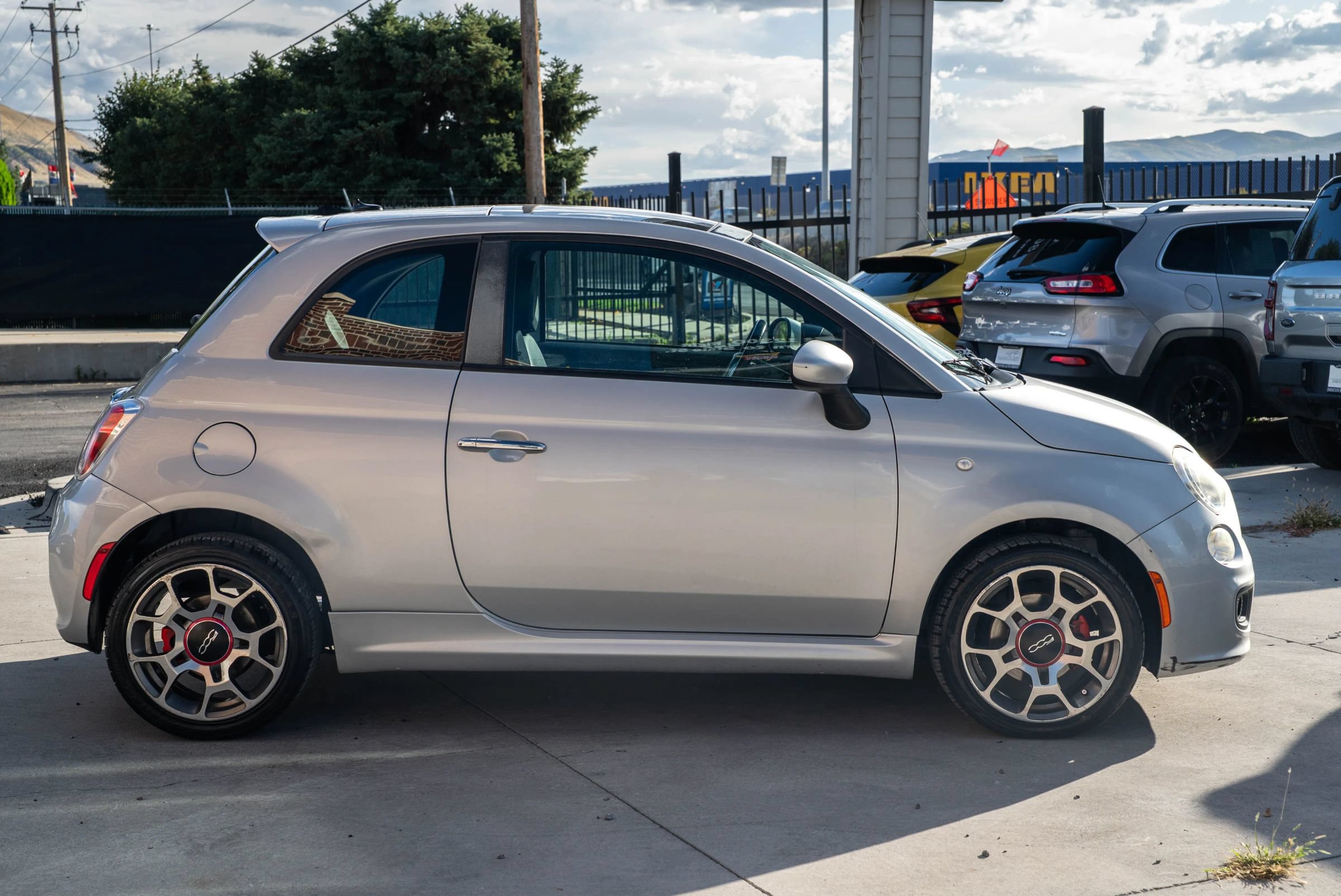 Used 2012 FIAT 500 Sport w/ Safety & Sound Pkg FWD image 11