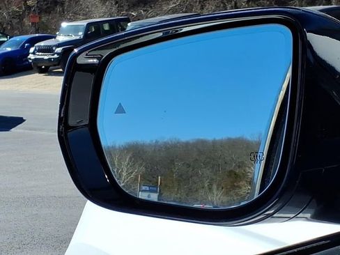 Used 2023 Jeep Grand Cherokee Overland w/ Luxury Tech Group IV image 20