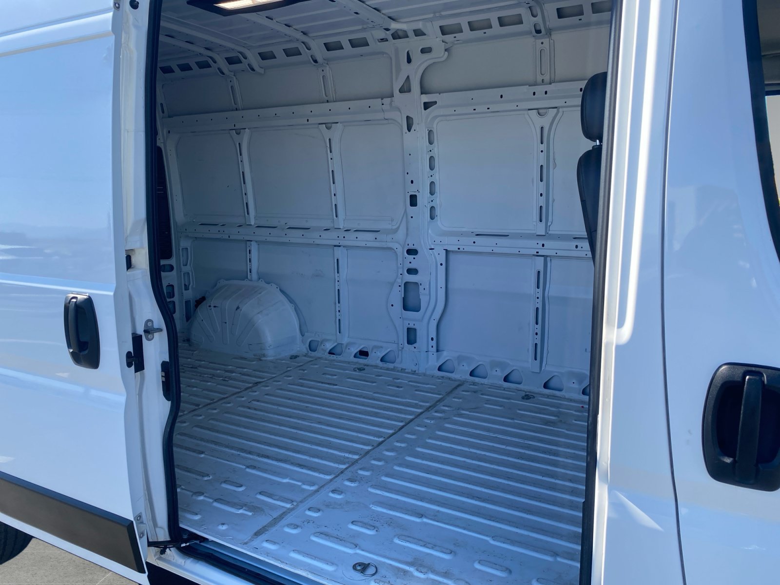 Used 2026 RAM ProMaster 2500 w/ Convenience Group FWD image 13