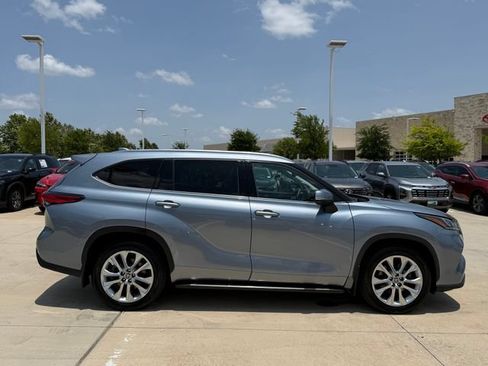 Used 2020 Toyota Highlander Limited FWD image 5