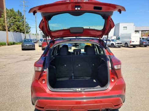 Used 2024 Nissan Kicks SV w/ Interior Electronics Package FWD image 9
