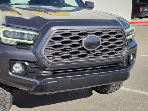Used 2020 Toyota Tacoma TRD Off-Road w/ TRD Premium Off Road Package AWD/4WD image 2