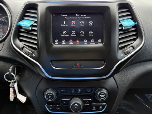 Used 2019 Jeep Cherokee Latitude w/ Popular Appearance Group FWD image 25