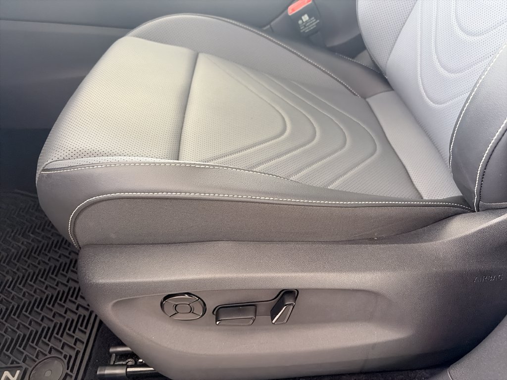 Certified 2025 Volkswagen Tiguan SE R-Line FWD image 11