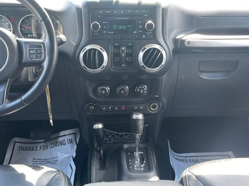 Used 2014 Jeep Wrangler Unlimited Rubicon w/ Connectivity Group AWD/4WD image 27