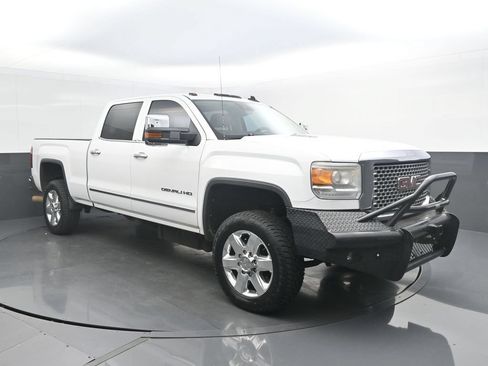Used 2015 GMC Sierra 2500 Denali w/ Duramax Plus Package AWD/4WD image 9