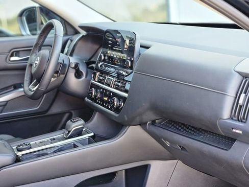 Certified 2025 Nissan Pathfinder SL AWD/4WD image 13