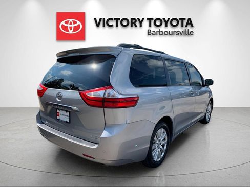 Used 2017 Toyota Sienna Limited Premium AWD/4WD image 7